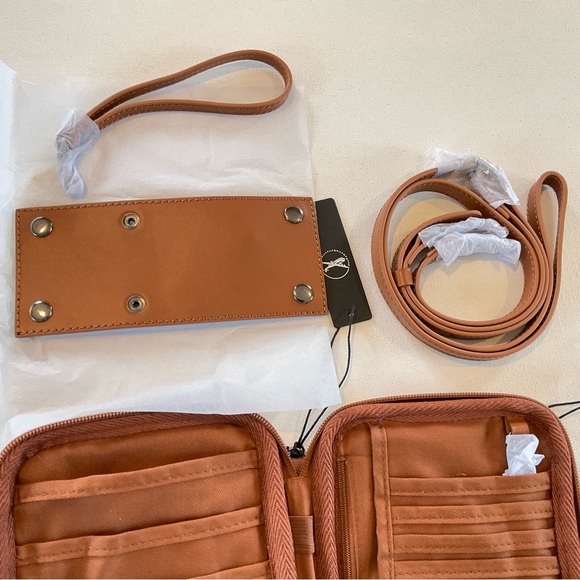 NWT JoePamelia Voyageur Leather Artisan Travel Wallet Crossbody Camel 
MSRP$189. - Picture 13 of 15